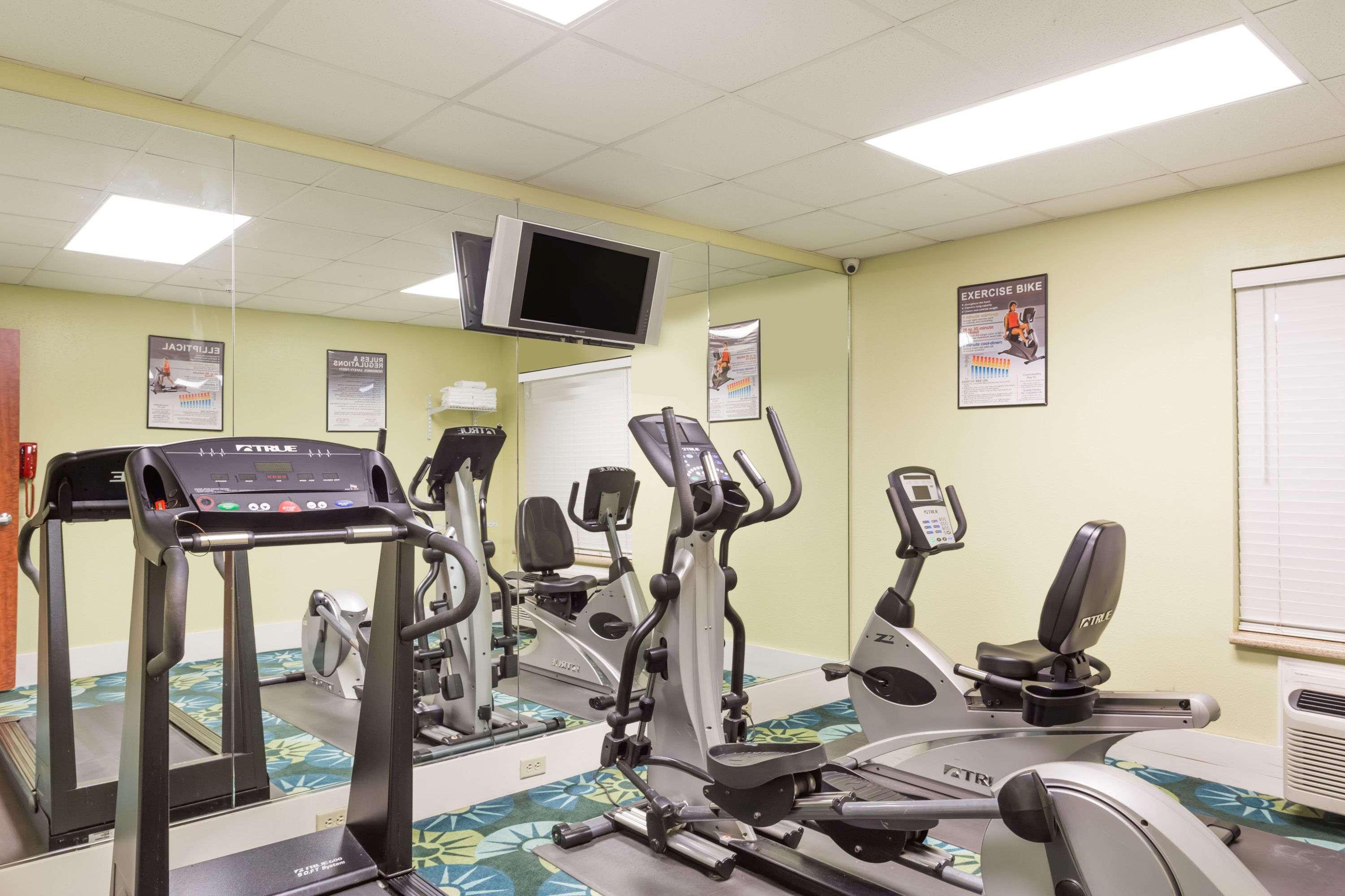 Days Inn & Suites By Wyndham Savannah North I-95 Порт Уэнтворт Экстерьер фото