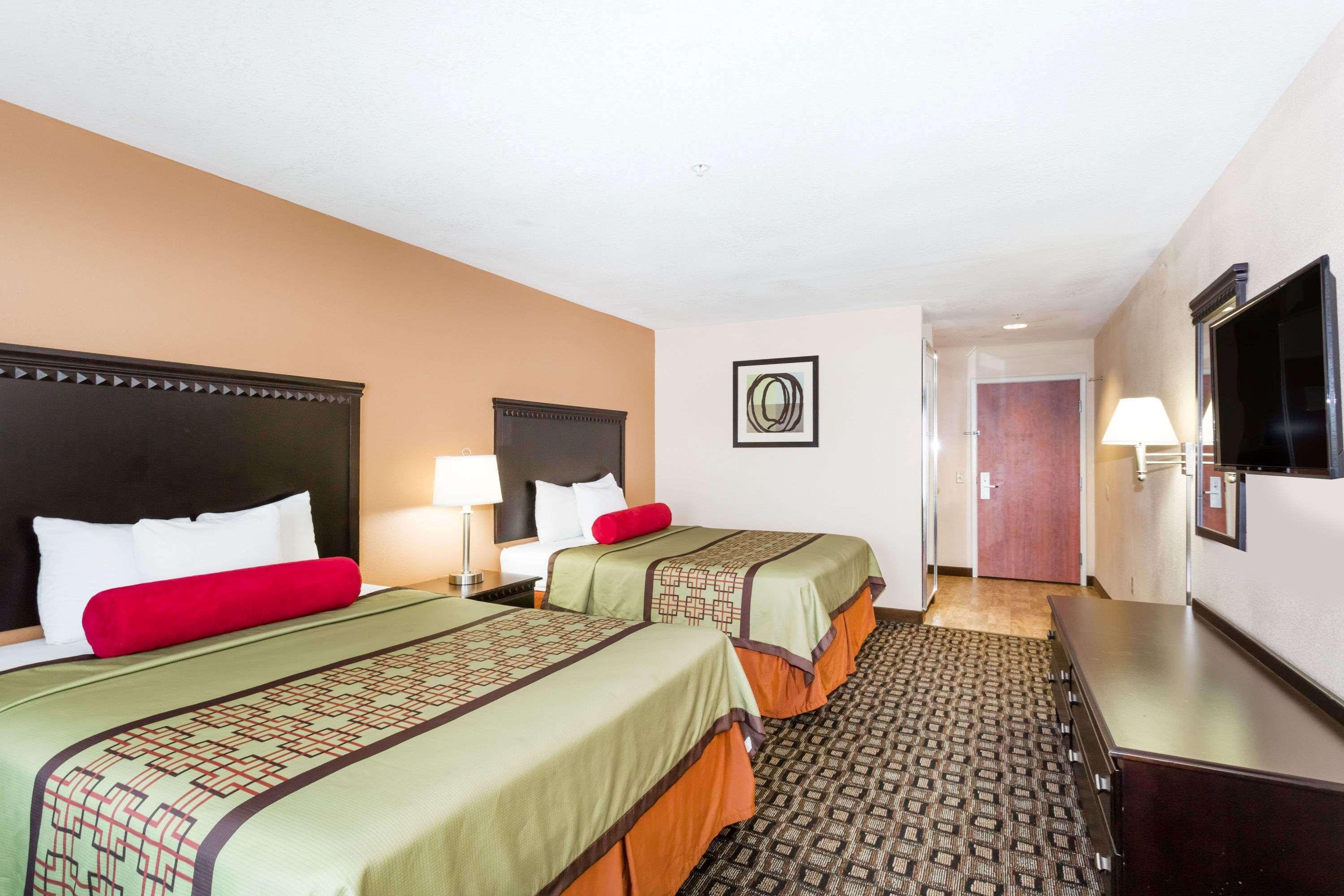 Days Inn & Suites By Wyndham Savannah North I-95 Порт Уэнтворт Экстерьер фото