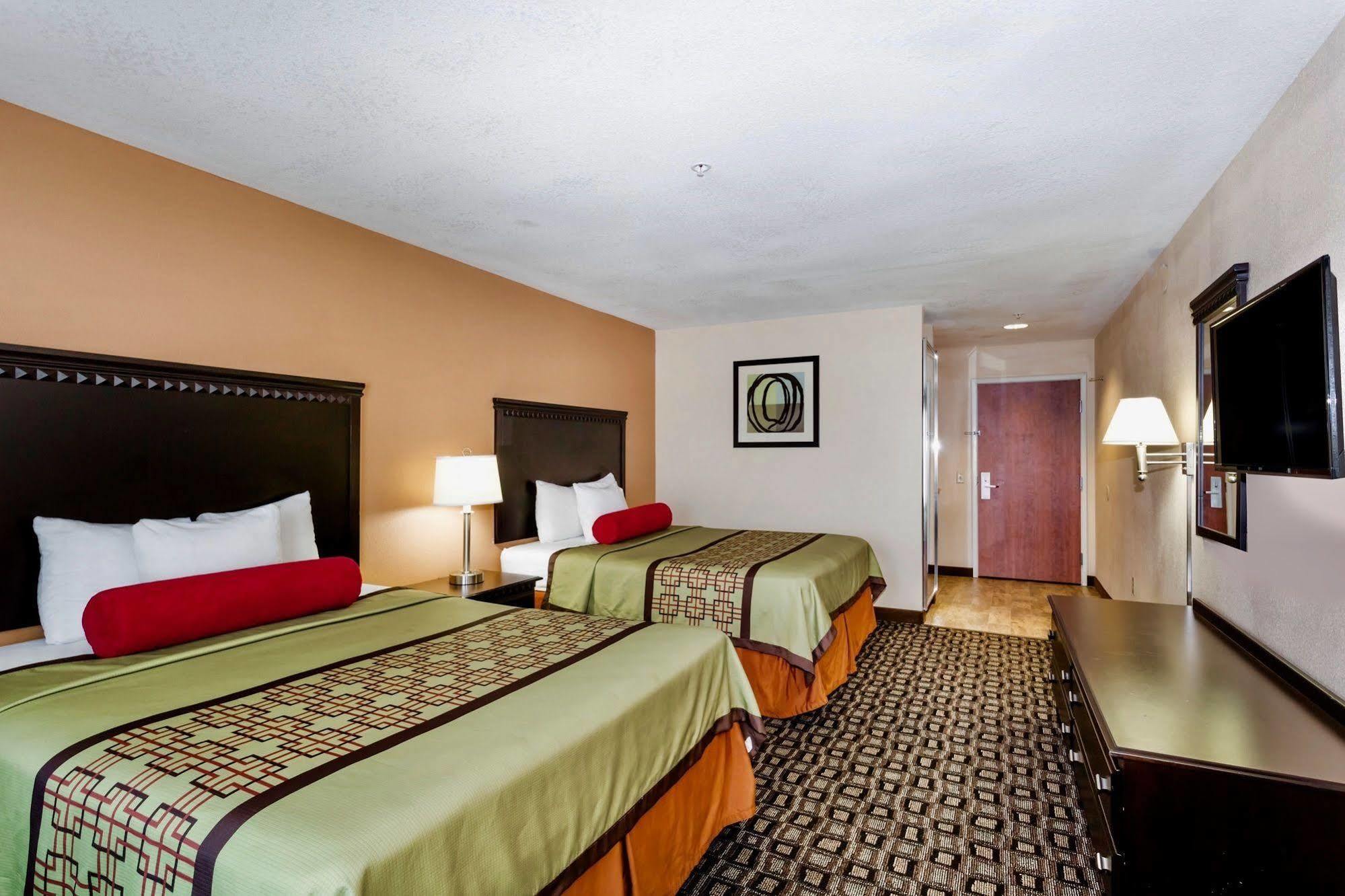Days Inn & Suites By Wyndham Savannah North I-95 Порт Уэнтворт Экстерьер фото